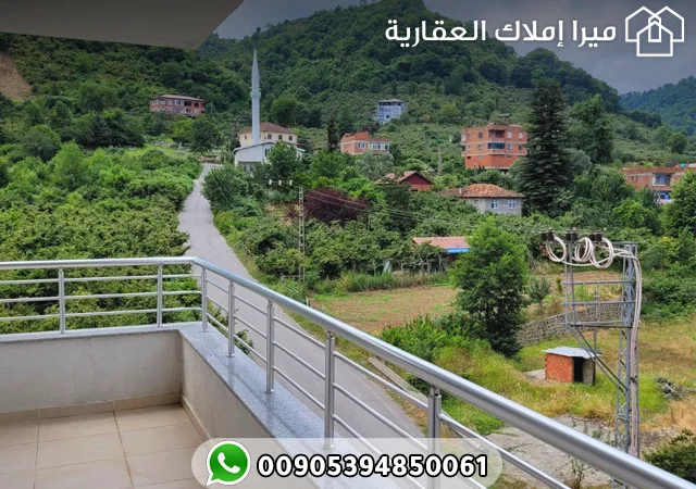 شقة مؤثثة ومكيفة غرفتين وصالة للبيع في طرابزون أرسين في مجمع سكني هادئ وآمن